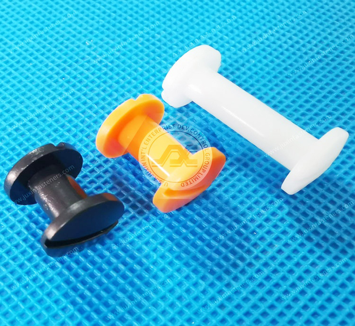 Press-Fit-Bindehülsen und Schrauben aus Kunststoff Press-Fit-Bindehülsen und Schrauben aus Kunststoff