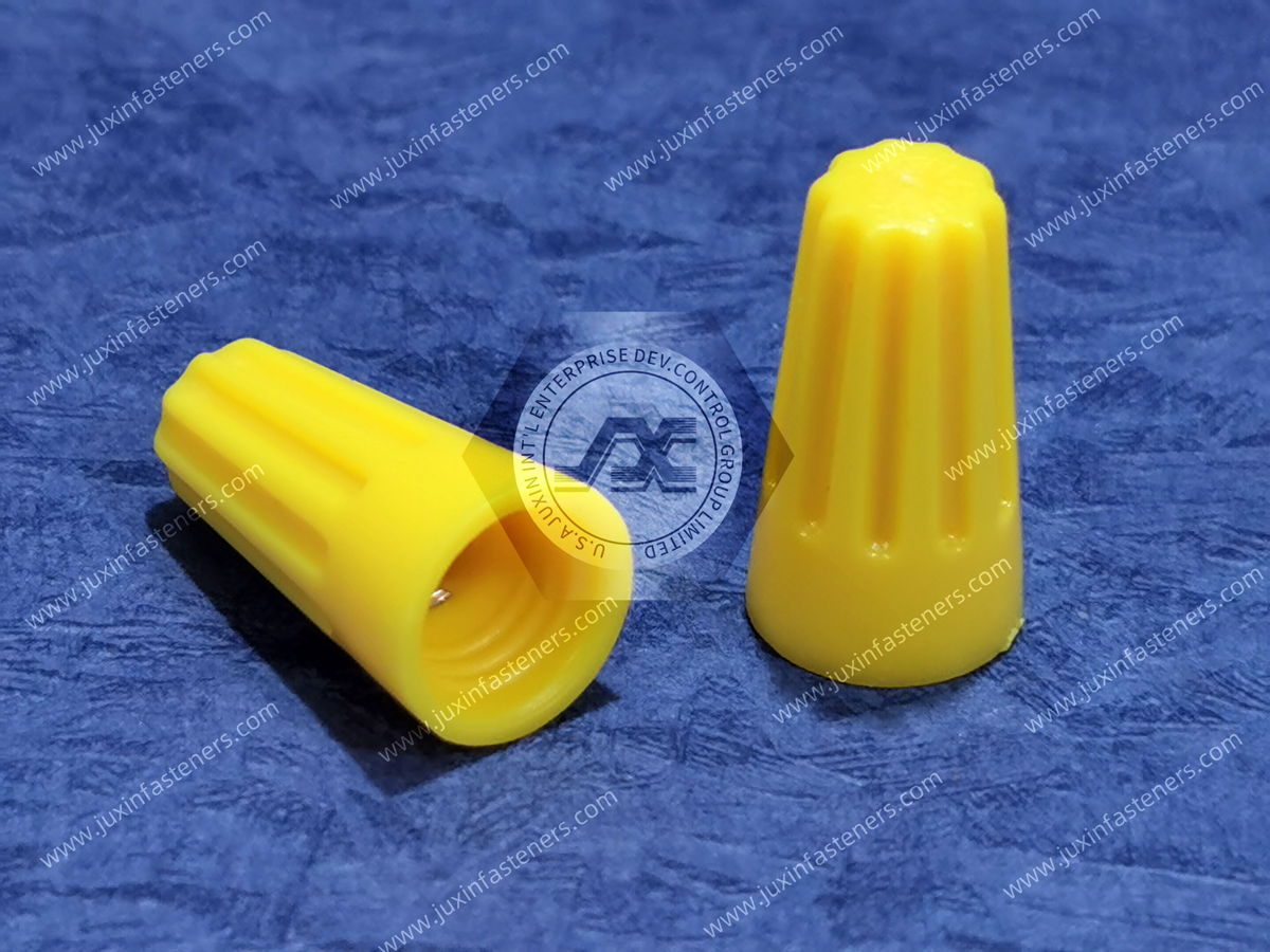 Gelbe Twist-On-Drahtspleißverbinder aus Nylon