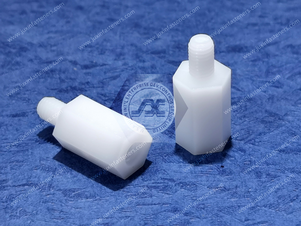 Nylon-Abstandshalter mit Zollgewinde (männlich/weiblich). Nylon-Abstandshalter mit Zollgewinde (männlich/weiblich).