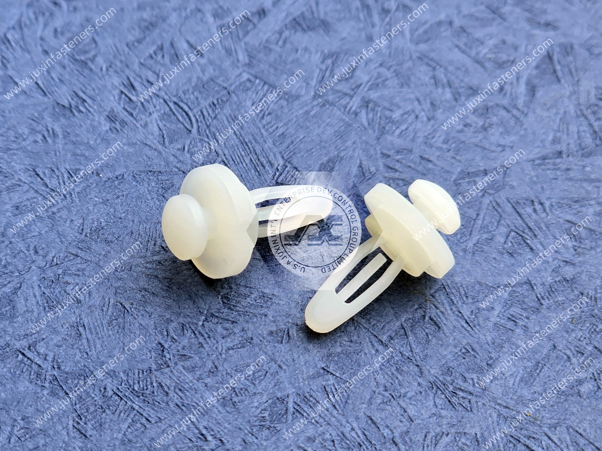 Schlüsselschlitz mit verriegelbarer Bajonettnase Schlüsselschlitz mit verriegelbarer Bajonettnase