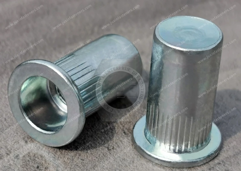 Flachkopf-Blindnietmuttern mit geschlossenem Ende und rundem K&ouml;rper