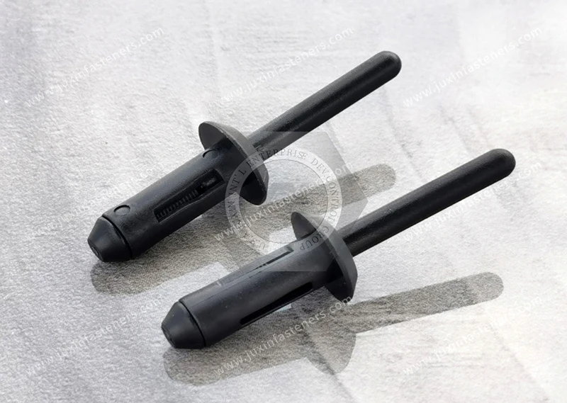 JX-13M01562 Allgemeine Kunststoff-Blindnieten f&uuml;r die Automobilindustrie