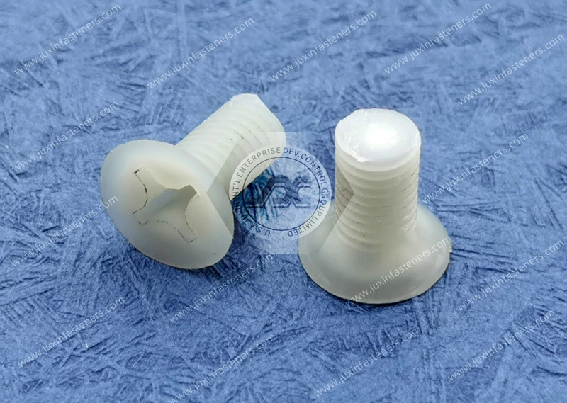 Hochfeste Phillips-Flachkopfschrauben aus Nylon