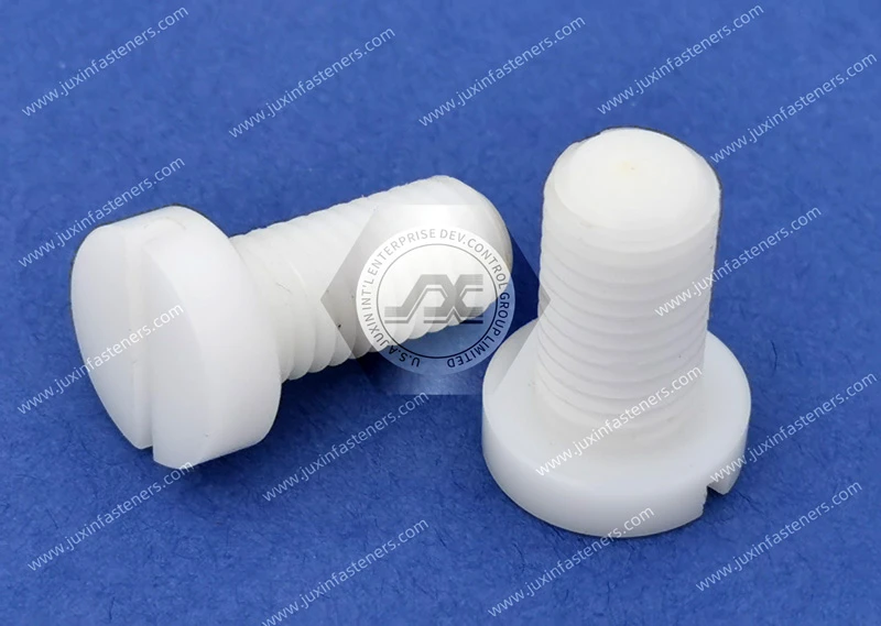 Schmale Zylinderkopf-Schlitzschrauben aus Kunststoff und Nylon
