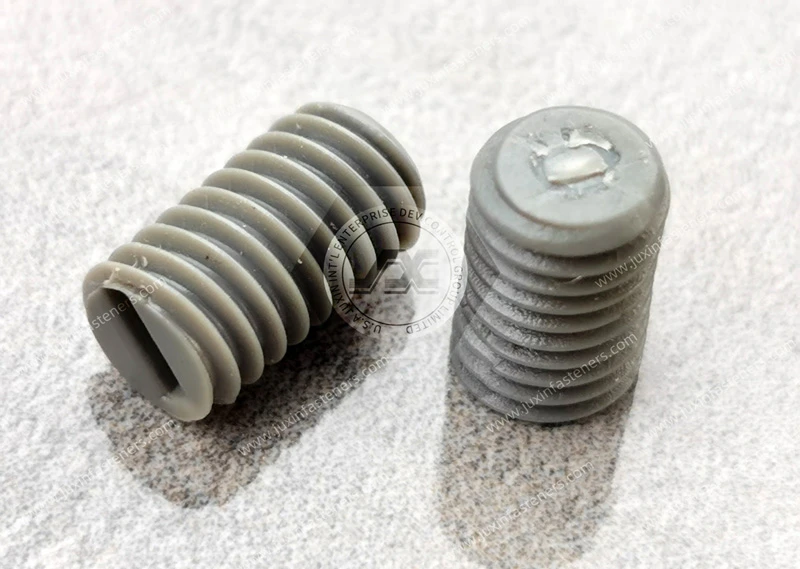 Metrische Schlitzschrauben aus Kunststoff mit flacher Spitze aus PVC