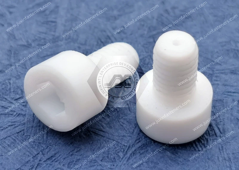 Innensechskantschrauben aus PTFE