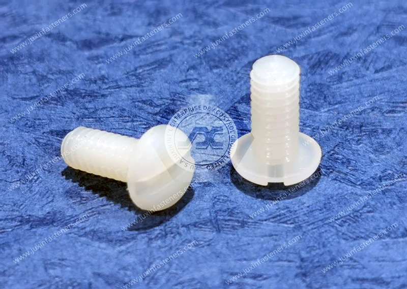 Metrische Nylon-Flachkopf-Schlitzschrauben