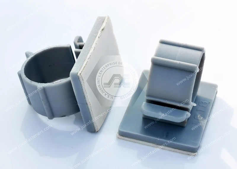 Graue Kabelhalter und verstellbarer Plug-In-Clip