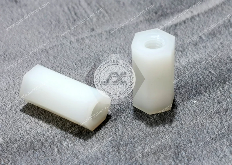 Sechskant-Abstandshalter aus Nylon mit metrischem Innengewinde JX-HTP