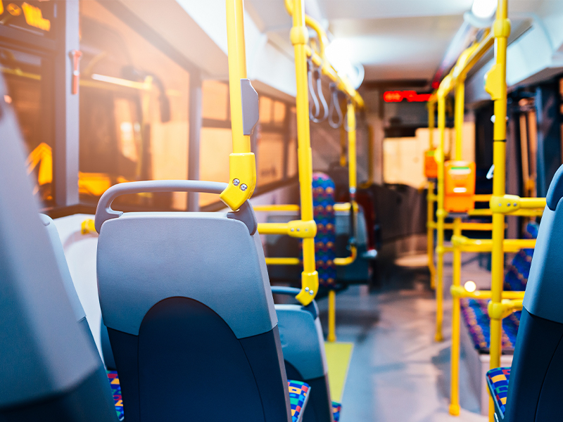 Automobilbusse und Reisebusse